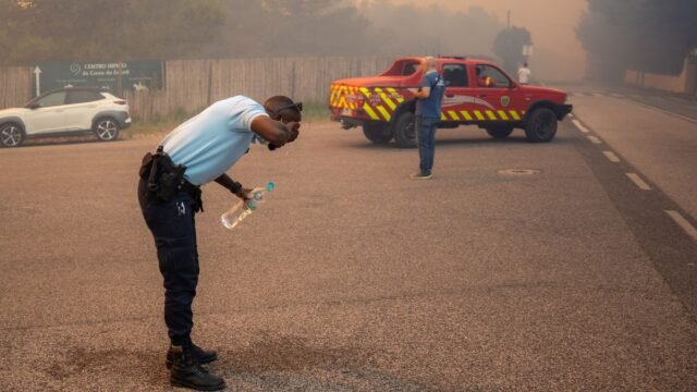 Civilians Battle Wildfire Threatening Bordeaux