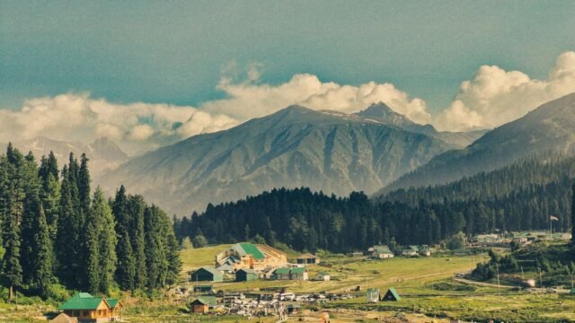 CM Omar Abdullah urges industry to shift from volume-driven to value-based tourism