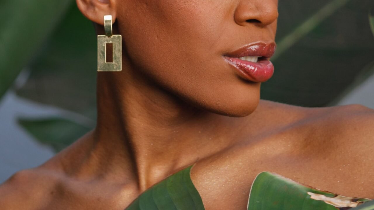 Zendaya’s Earrings Spark Debate Over Ancient Artifact Claims
