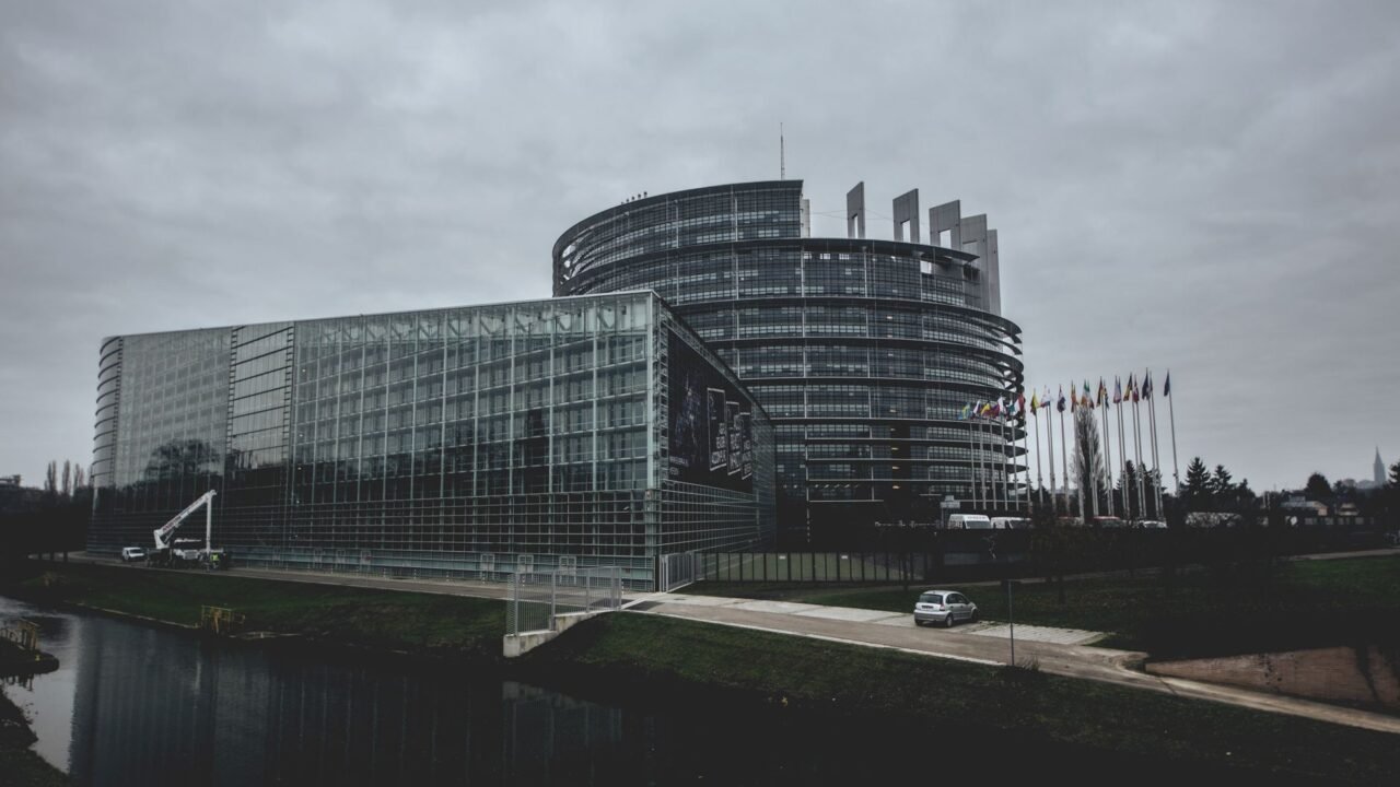 EU Faces Green Backlash as Emissions Cuts Demand Sweeping Industry Overhauls