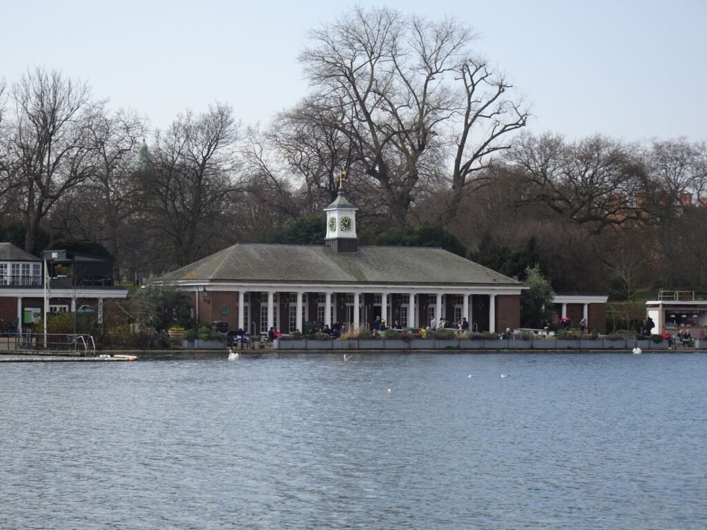 Hot Weather Sets Off Scramble for Outdoor Swimming in London