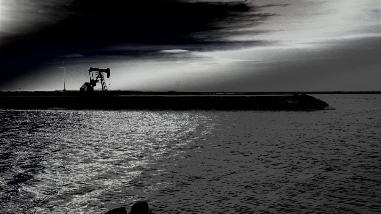 Russia Faces Growing Budget Shortfall as Oil Prices Decline