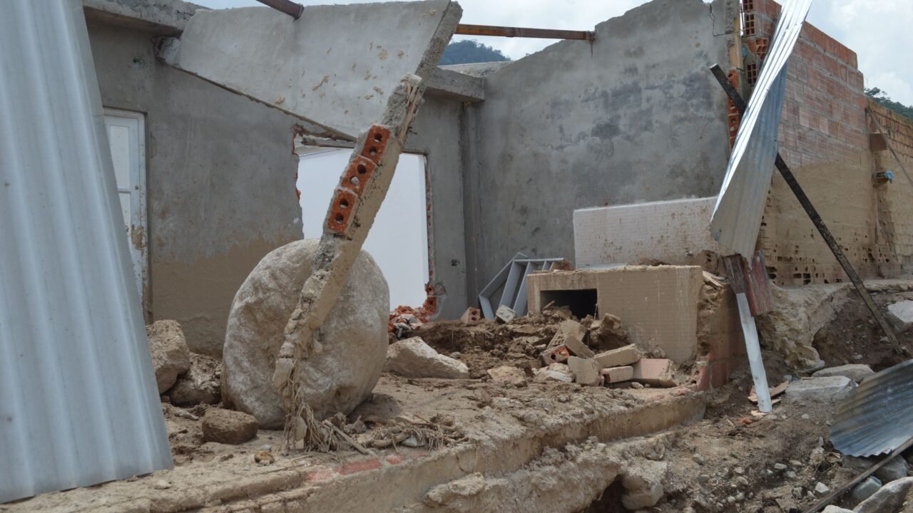 Venezuelan Quake Survivors Face Grim Return Amidst Mass Migration