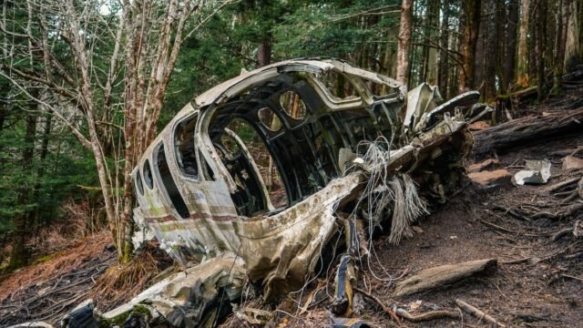 5 Americans and Ecuadorean Official Are Killed in Helicopter Crash in Kenya