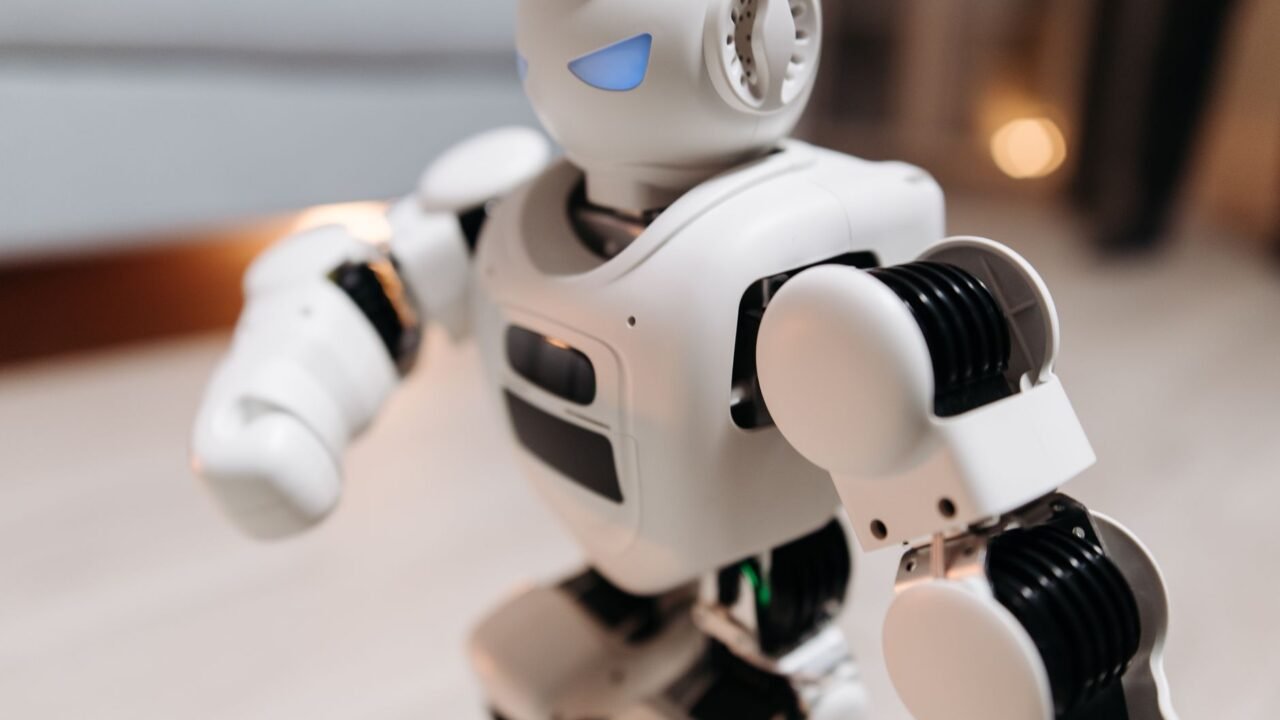 Chinese Robot Achieves Superhuman Speed, Raising Athleticism Questions
