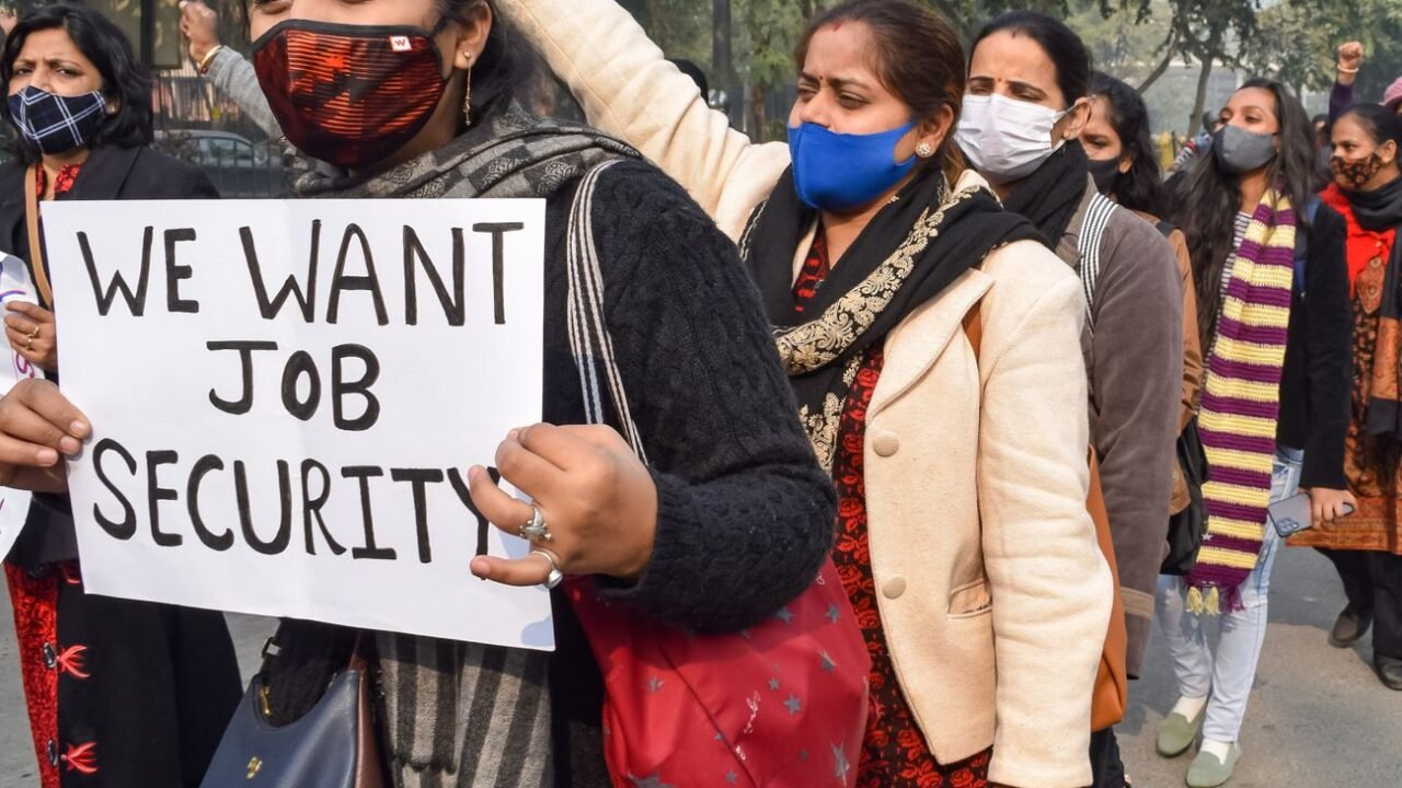 Indian Women Face Online Abuse, Police Scrutiny for Protesting