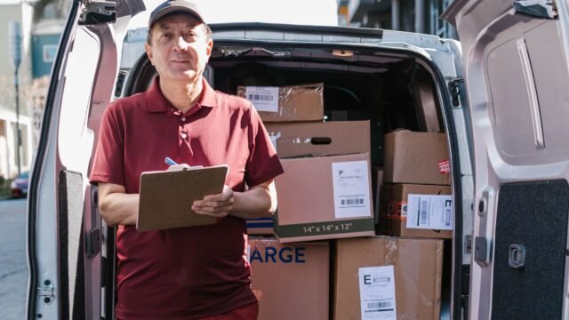 As France’s Elders Swelter in the Heat, Postal Workers Come to the Rescue