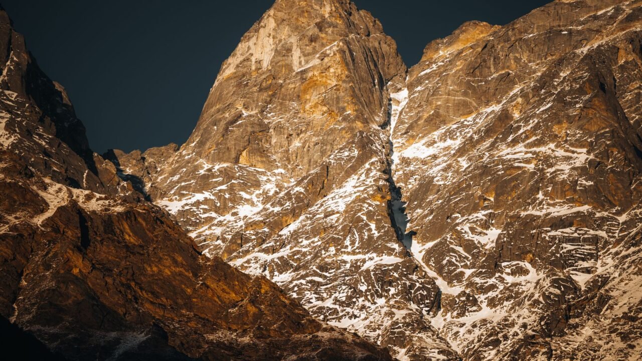 Himalayan Climate Crisis Demands Nature-Based Solutions, Says J&K LG