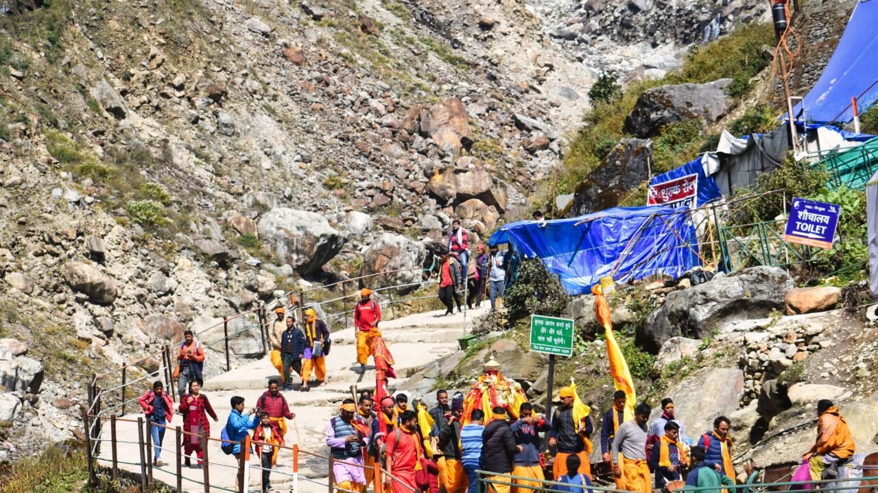 Smallest Amarnath Pilgrim Batch Departs Jammu Amidst Road Clearances