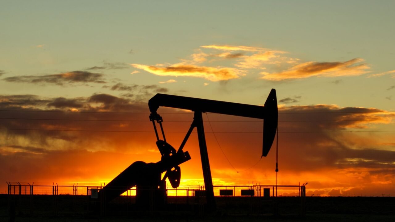 Argentina’s Patagonia Oil Rush Fuels Economic Hopes Amidst Environmental Concerns
