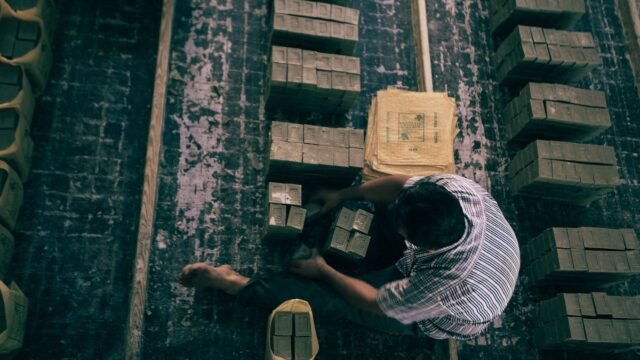In a Faltering Chinese Economy, Working-Class Stories Strike a Chord
