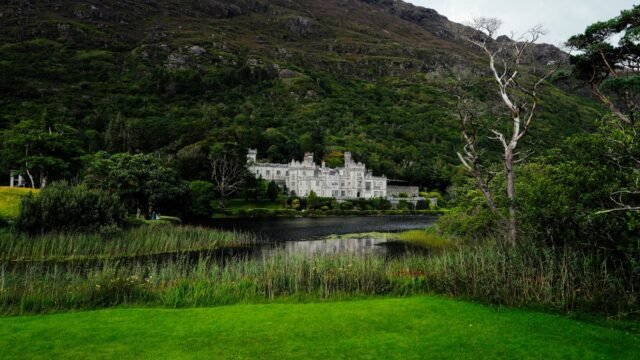 Mark Zuckerberg Buys an Irish Castle