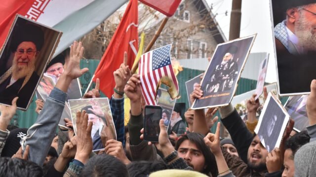 Mirwaiz urges J&K parties to strive for restoration of statehood