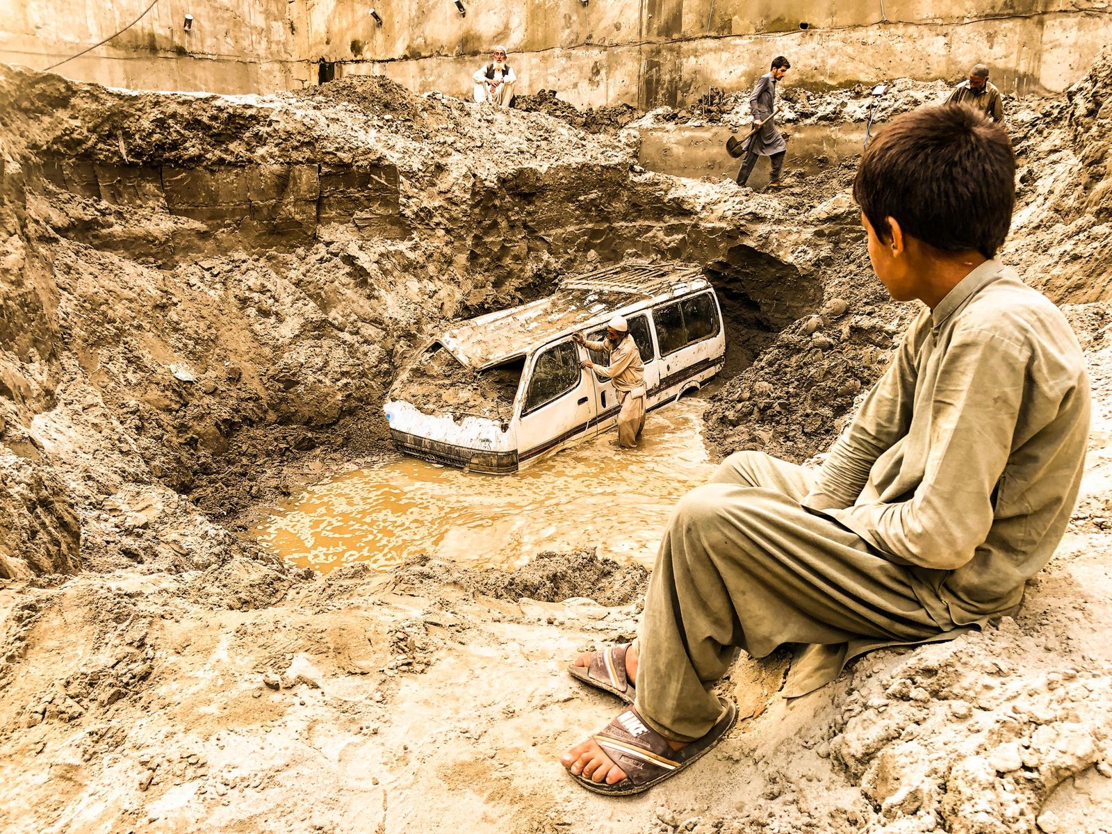 nepal-flood-survivors-return-to-devastated-towns
