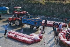 NH-44 disruptions worry fruit growers in Kashmir as harvest season begins