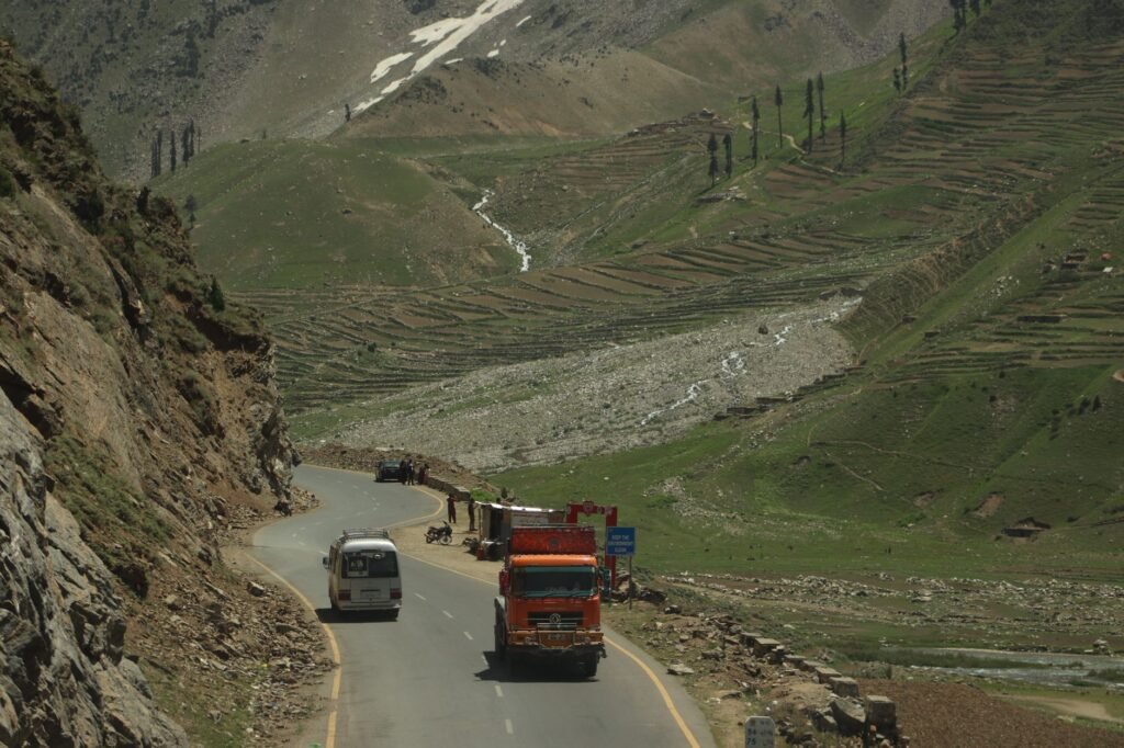 Over 3,800 Amarnath pilgrims depart Jammu as Srinagar highway partly restored
