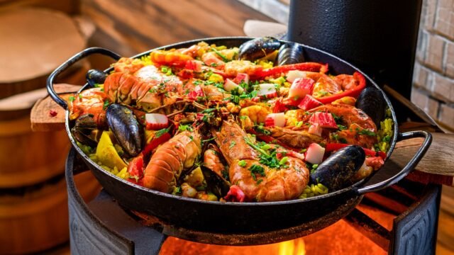 The 10 p.m. Dinner Is a Spanish Tradition. Are People Giving It Up?