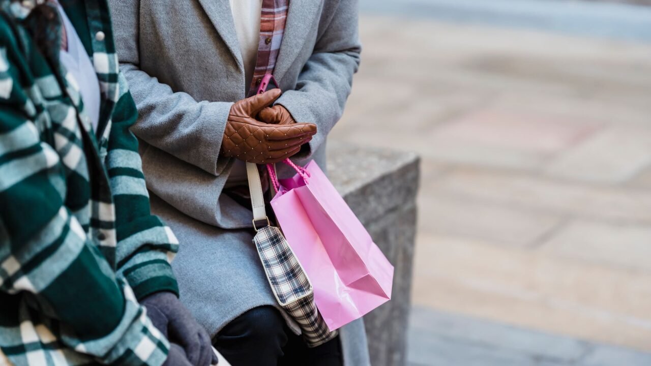 Actor’s Humble Tote Bag Becomes Global Viral Fashion Sensation