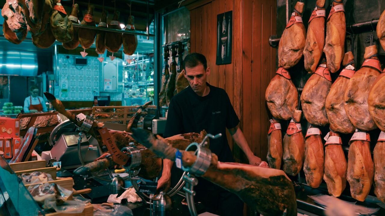 Barcelona’s Bodegas: Unveiling Local Drinking Traditions