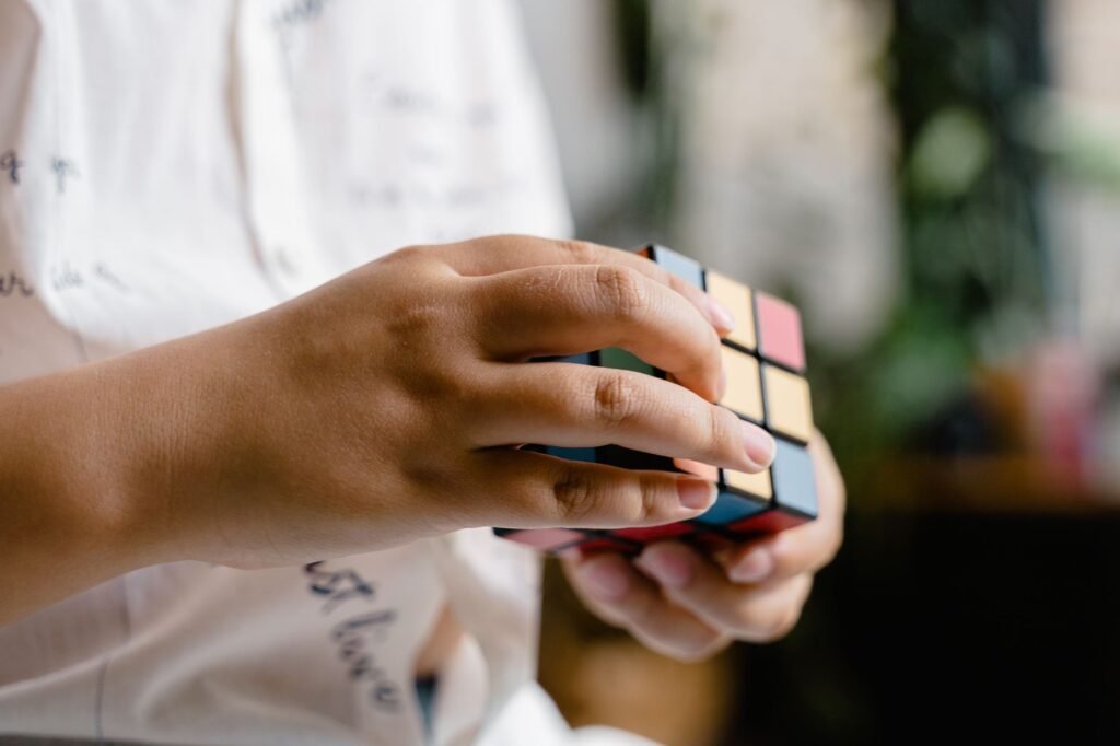 6-Year-Old Girl in China Sets a Rubik’s Cube Record