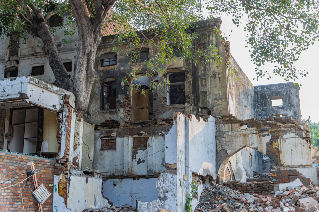 Building Housing Students Collapses in New Delhi, Killing at Least 7