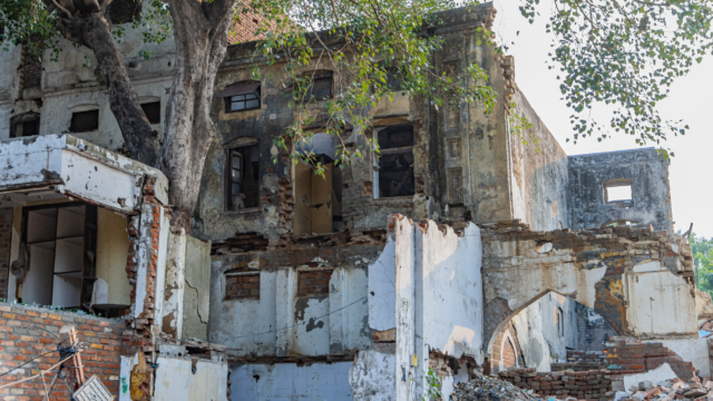 Building Housing Students Collapses in New Delhi, Killing at Least 7
