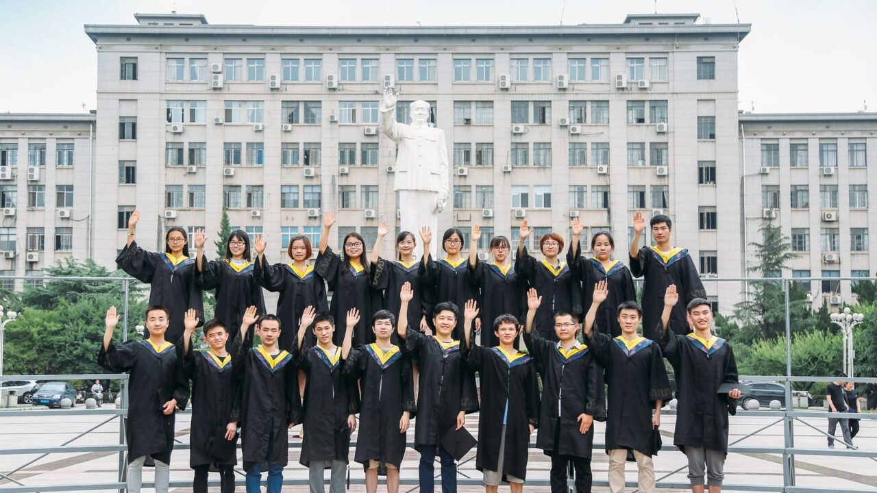 China’s Job Market Faces AI Disruption Amid Record Graduate Influx