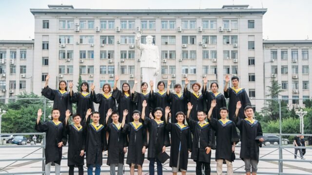 China’s New Graduates, Facing a Dire Job Market, Must Also Contend With A.I.