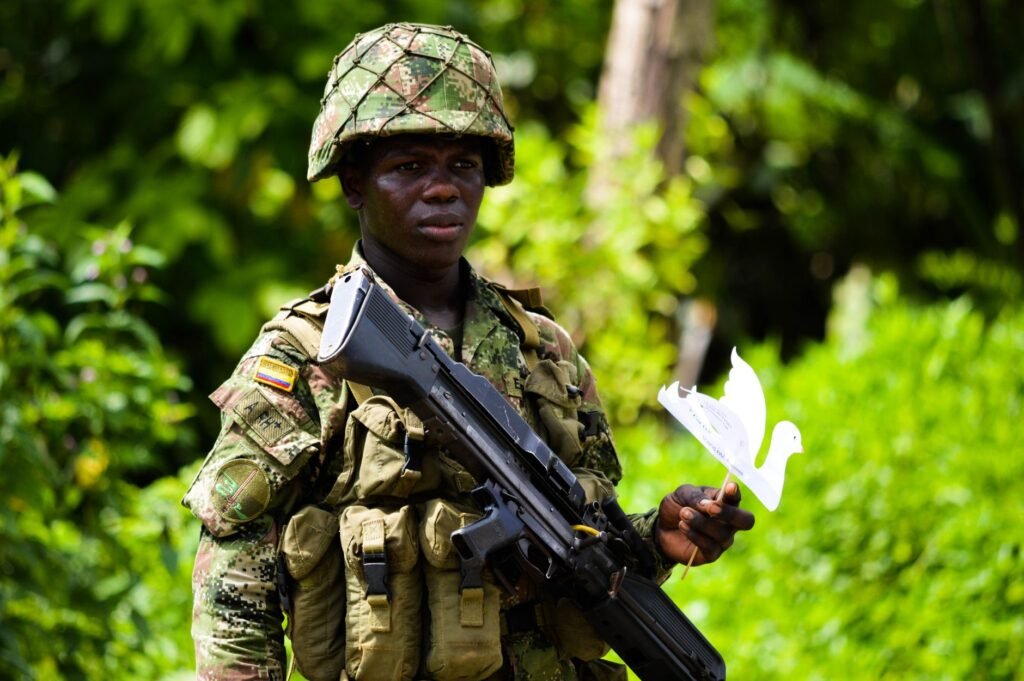 Colombia’s President Wears Gun to Santa Marta, City Shut Down by a Criminal Group