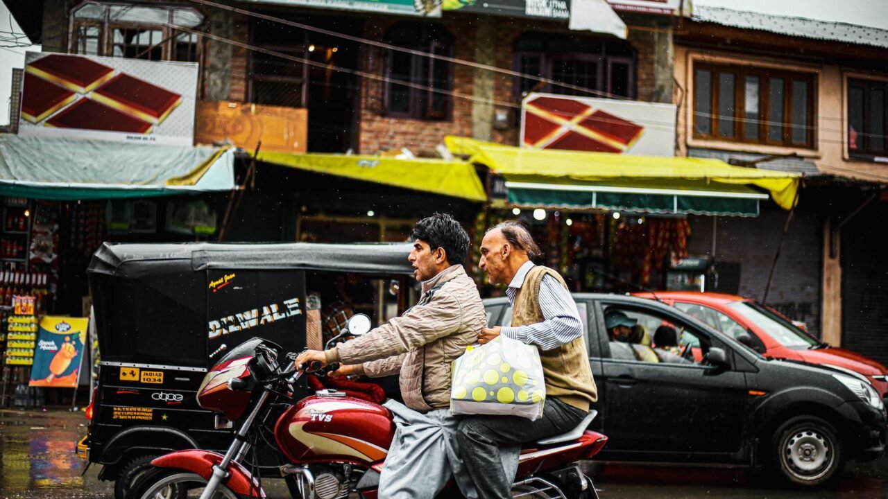 Srinagar Smart City Projects Face October 31 Deadline for Bus Stops