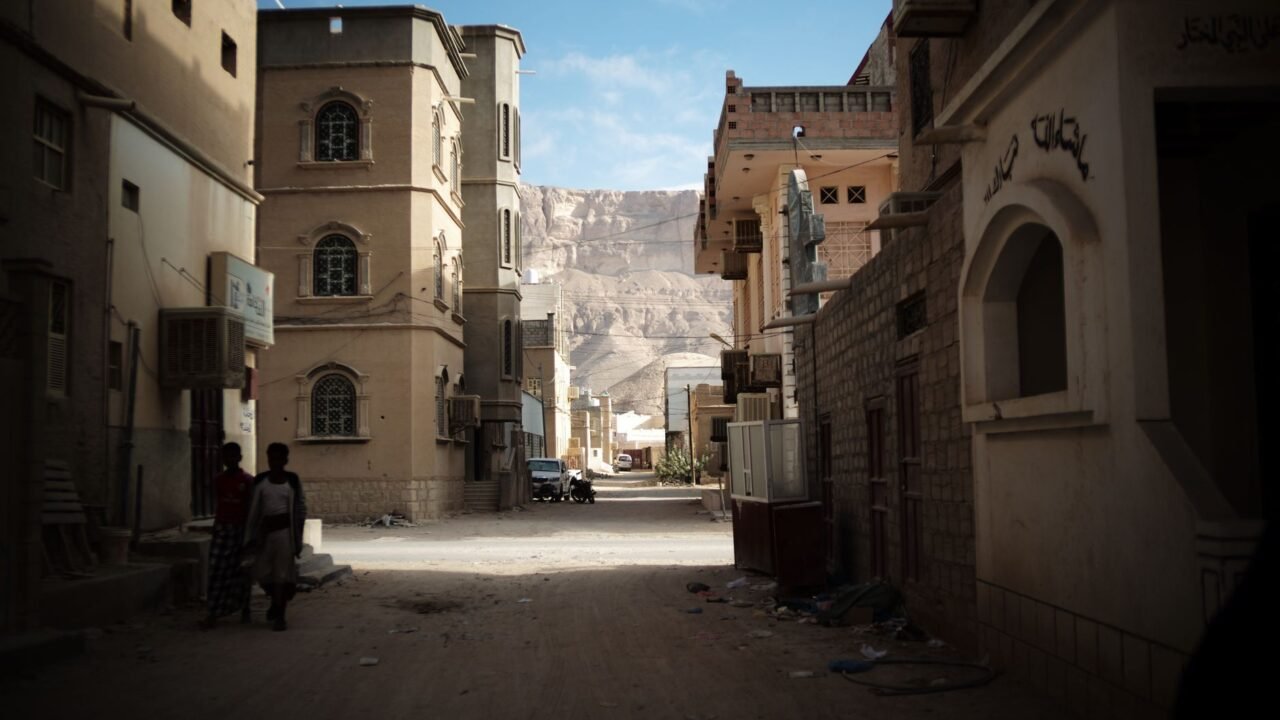 Yemen Conflict Escalates as Houthis Advance Amidst Saudi Tensions