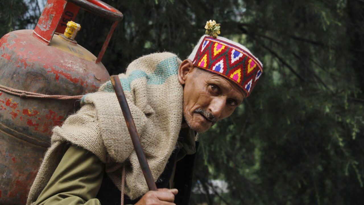 J&K Approves 6 Free LPG Cylinders for Poorest Families Amid Political Row