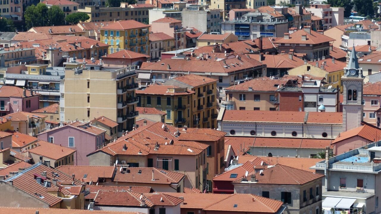 Italians Embrace Air Conditioning as Heatwaves Intensify Across Europe