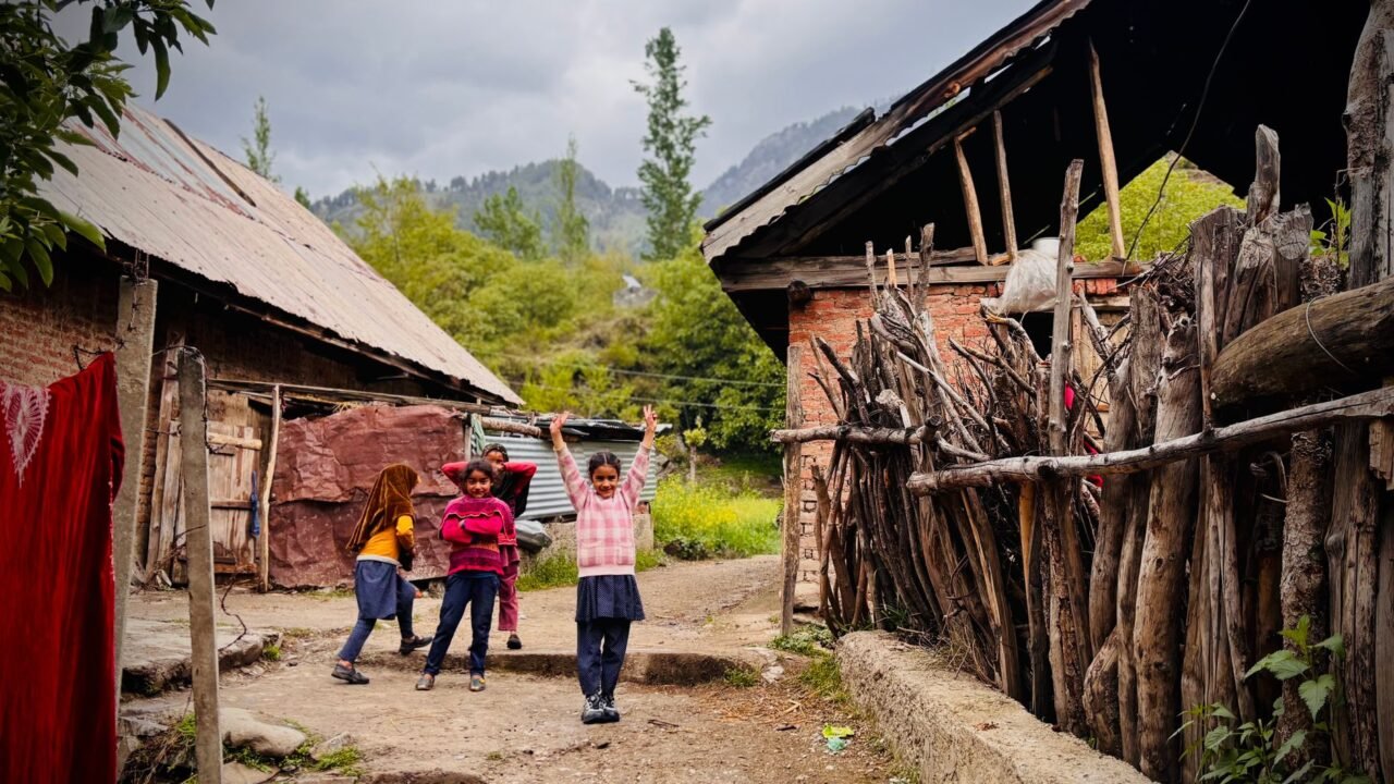 J&K LG Stresses IT Dividend for Border Village Children’s Future