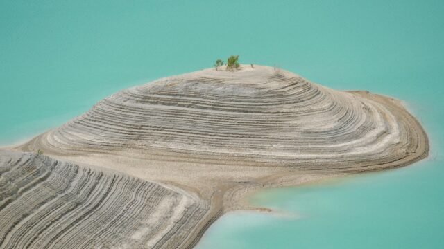 Phantom Island Mysteriously Appears, Then Vanishes on B.C. Reservoir