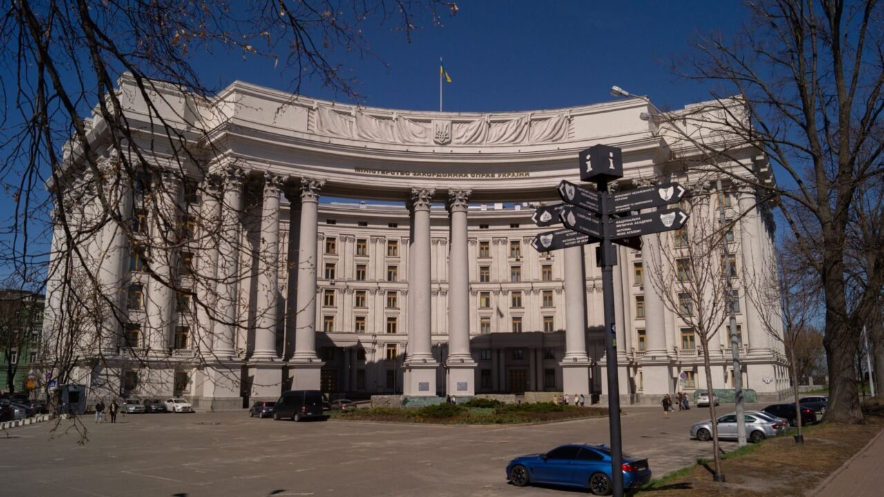 US Envoys Seek Moscow Talks Amidst Kyiv Strike Pause