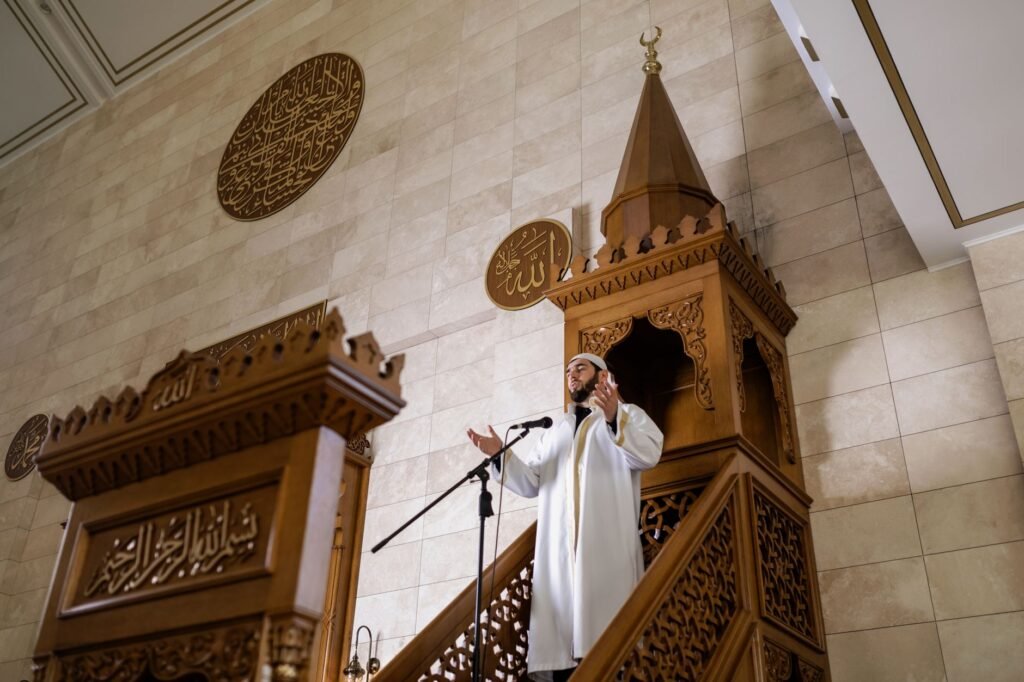 Top Saudi Cleric Calls Fight Against Houthis a Religious Duty