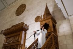 Top Saudi Cleric Calls Fight Against Houthis a Religious Duty