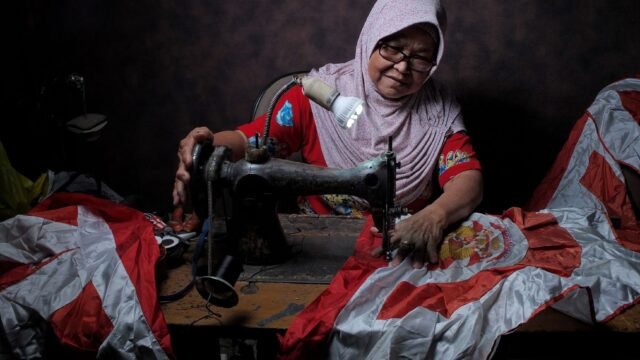 Tricolour stitching turns into a livelihood for Kupwara women