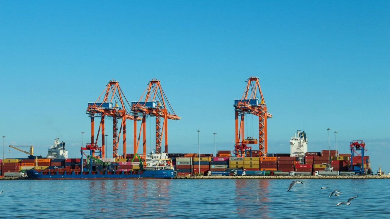 US Sanctions on Cuba Leave Thousands of Shipping Containers Stranded