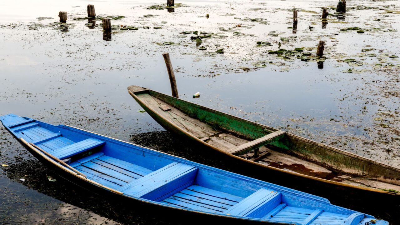 Dal Lake Boat Operators Face Uncertainty Amidst Fuel-Powered Vessel Ban