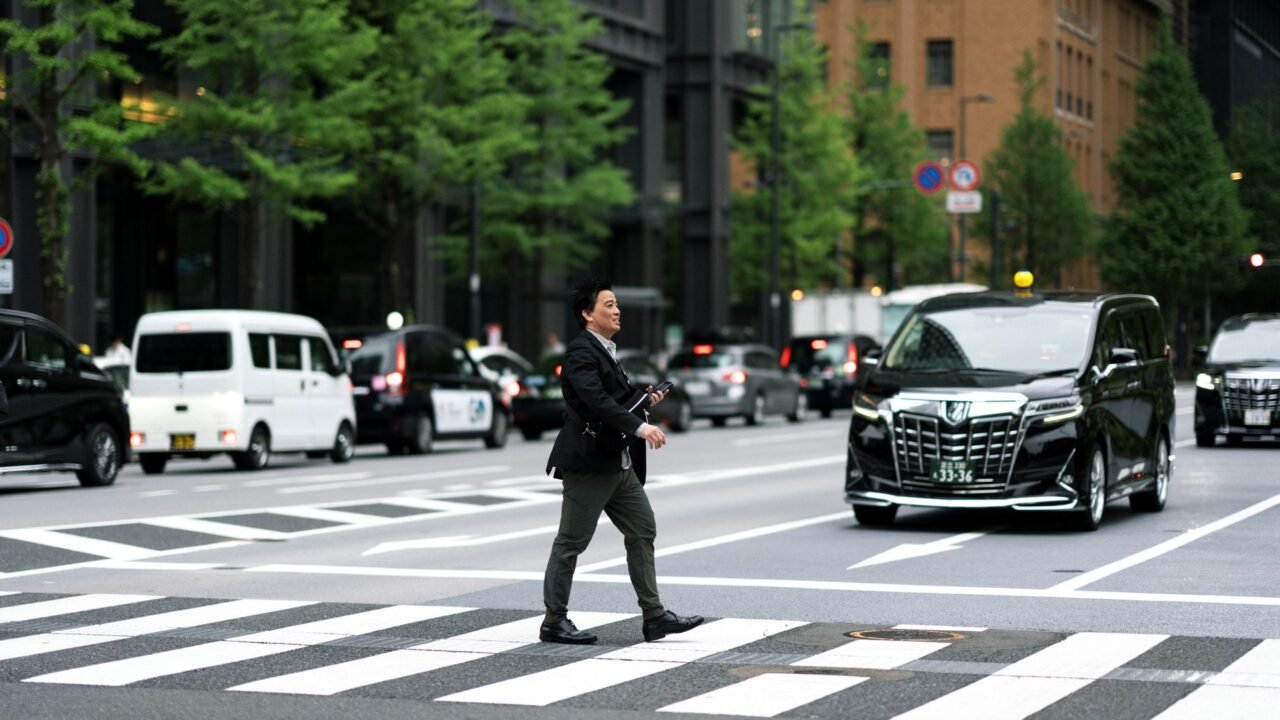 Japanese Office Worker’s Viral Dance Videos Challenge Corporate Norms