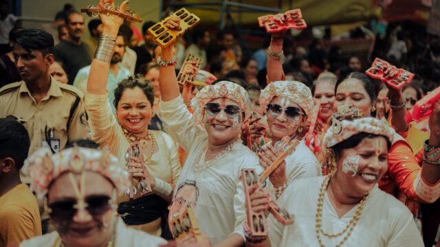 In India, the Scion of a Political Dynasty Tries to Seize His Moment