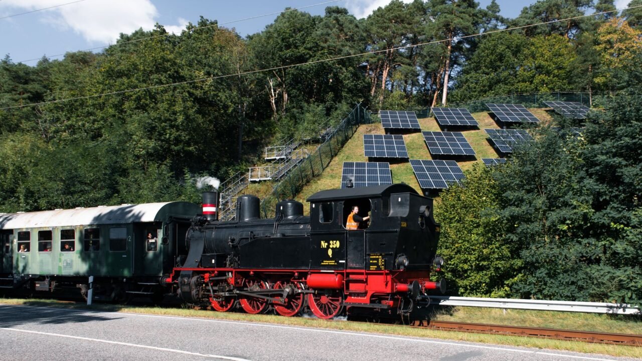 Jammu Railway Division Boosts Solar Power to 2.55 MW for Greener Operations