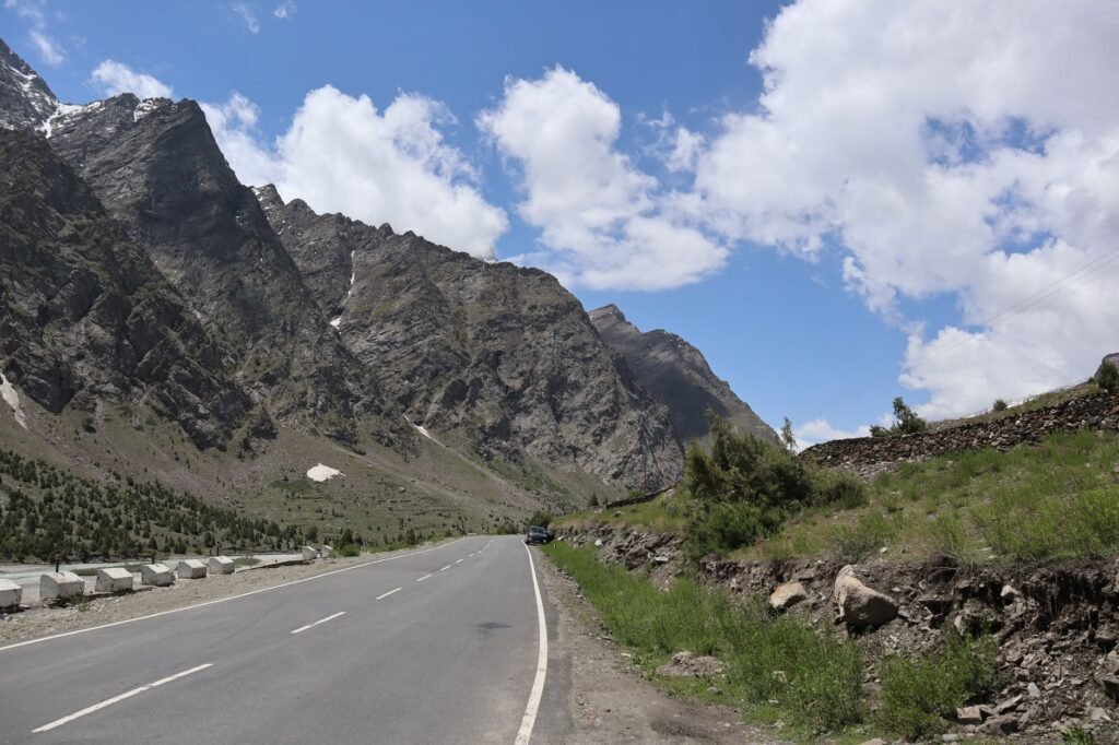 Jitendra Singh priortises roads, mobile connectivity for Kishtwar district