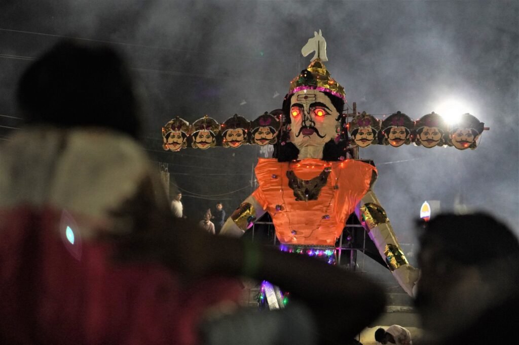 Kashmiri Pandits, tourists celebrate Dussehra in Kashmir