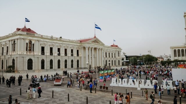 Mass Trials Put Hundreds in One Dock in El Salvador