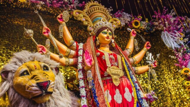 Navratri witnesses heavy rush at Mata Vaishnodevi temple in J-K, 3.81 lakh pilgrims pay obeisance