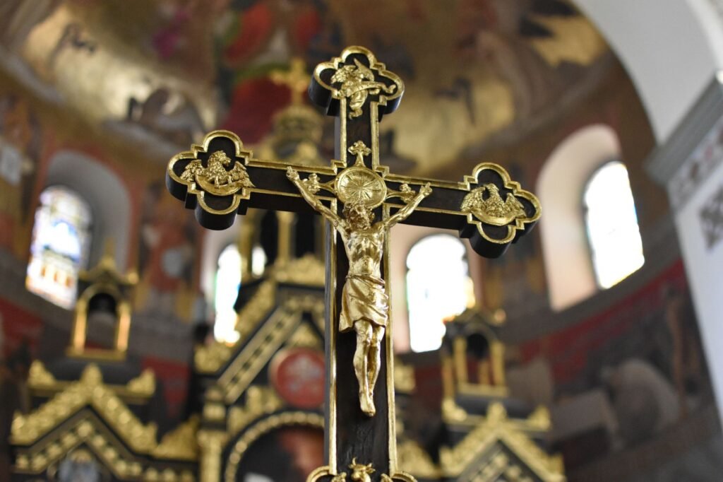 Priest in Ecuador Dies After Crucifix Falls on Him During Livestreamed Mass