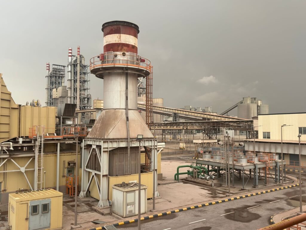 Saudi Arabia and Yemen’s Houthis Trade Threats Targeting Oil Facilities